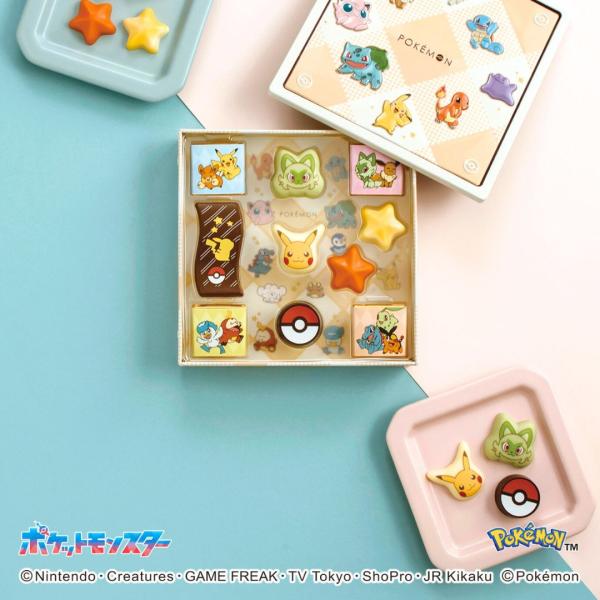 ≪2025/12/25 0:00 販売開始≫＜商品説明＞ポケモンたちがぷっくりと可愛くエンボス加工されたスクエア型の缶にポケモンをデザインしたチョコを詰め合わせました。＜味説明＞ホワイトチョコで仕上げたクリーミーな甘さのピカチュウ型チョコと...