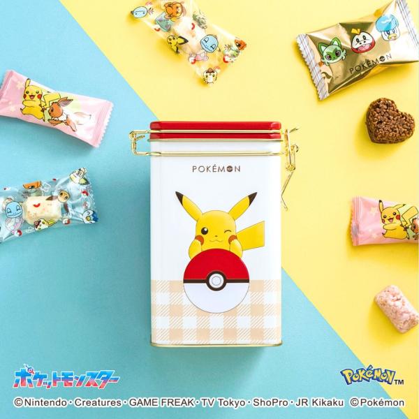 ≪2025/12/25 0:00 販売開始≫＜商品説明＞ポケモンたちがぷっくりと可愛くエンボス加工されたキャニスター缶にクランチチョコを詰め合わせました。＜味説明＞ミルクチョコクランチ、ホワイトチョコクランチ、ストロベリーチョコクランチ(＊...