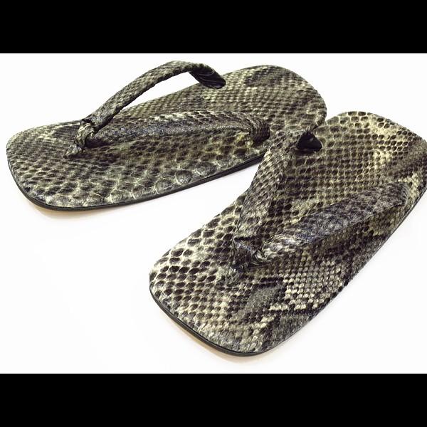 ◆雪駄の裏底に本牛革を使用した本格的雪駄です。高級本革底なので、歩いた時の音が違います！◆ジーンズやチノパンとの相性も良く、ちょい悪！カジュアルなコーディネートにもグッドです！◆お祭りは勿論、着物着用時や、飲食店さんなどにも広く愛用されてい...