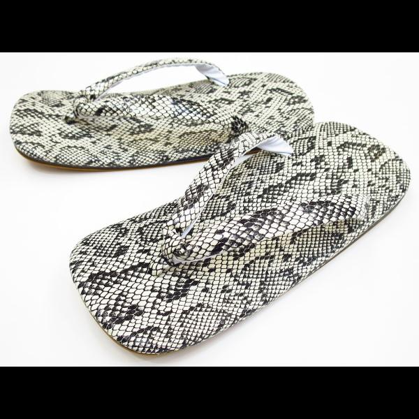 ◆足にやさしいライト底なのでとっても履きやすい雪駄です。◆ジーンズやチノパンとの相性も良く、ちょい悪！カジュアルなコーディネートにもグッドです！◆お祭りは勿論、着物着用時や、飲食店さんなどにも広く愛用されています！【雪駄の粋な履き方】「粋」...