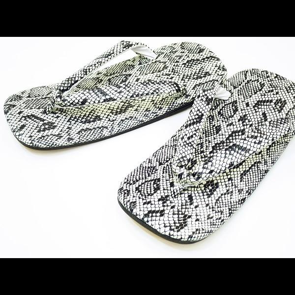 ◆雪駄の裏底に本牛革を使用した本格的雪駄です。高級本革底なので、歩いた時の音が違います！◆ジーンズやチノパンとの相性も良く、ちょい悪！カジュアルなコーディネートにもグッドです！◆お祭りは勿論、着物着用時や、飲食店さんなどにも広く愛用されてい...