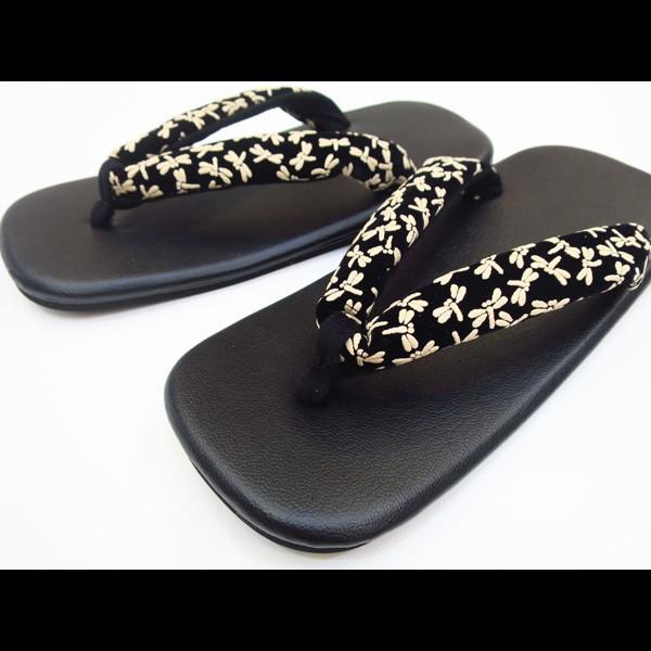 ◆足にやさしいライト底なのでとっても履きやすい雪駄です。◆ジーンズやチノパンとの相性も良く、ちょい悪！カジュアルなコーディネートにもグッドです！◆お祭りは勿論、着物着用時や、飲食店さんなどにも広く愛用されています！【雪駄の粋な履き方】「粋」...