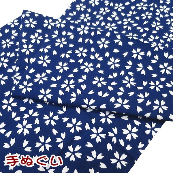 ◇昔も今も、人々に愛されている手ぬぐいです。◇東京いろはの手ぬぐいを染め上げているのは、 日本で生まれた独自の伝統製法、注染です。注染は、無地の反物生地に染料を注いで染めあげて、 美しい柄をつくり出します。糸の一本一本が染まるから、生地の上...