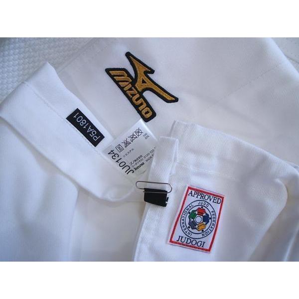 ミズノ柔道着、ズボンのみで帯は付きません。価格に加工代は含まれておりません。全柔連・IJF規格基準モデルネームシシュー画像は仕上がりのイメージとして掲載しています。ご購入頂く柔道着と異なる場合もございますので予めご了承ください。柔道着は全柔...