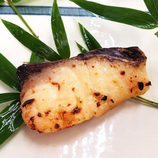 メダイは非常に脂がのっている魚です。味噌との相性もよく、漬け魚の中でも、人気がある魚です。１切30〜40ｇと小さな切身ですので、お弁当用にご利用ください。少し焦がしと位の焼き加減が美味しいです。◆商品内容：兵庫県浜坂産　メダイ（目鯛）西京漬...