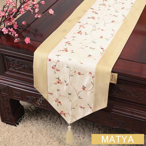 ★テーブルの中央にさらりと敷きこむだけで、ぐっとお洒落な雰囲気を作り出してくれるテーブルランナー。★柔らかく、耐久性があり、環境に優しい、ガラスや陶器の食器、花瓶なども安心して置けます。★テーブルを傷や汚れから守り、敷くだけで明るい雰囲気に...