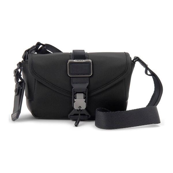 トゥミ ショルダーバッグ ブラック 0232716 D 146685 COMPASS FLAP CROSSBODY BLACK TUMI 【並行輸入品】 TUMI（トゥミ） 【並行輸入品】 ショルダーバッグ ブラック メンズ