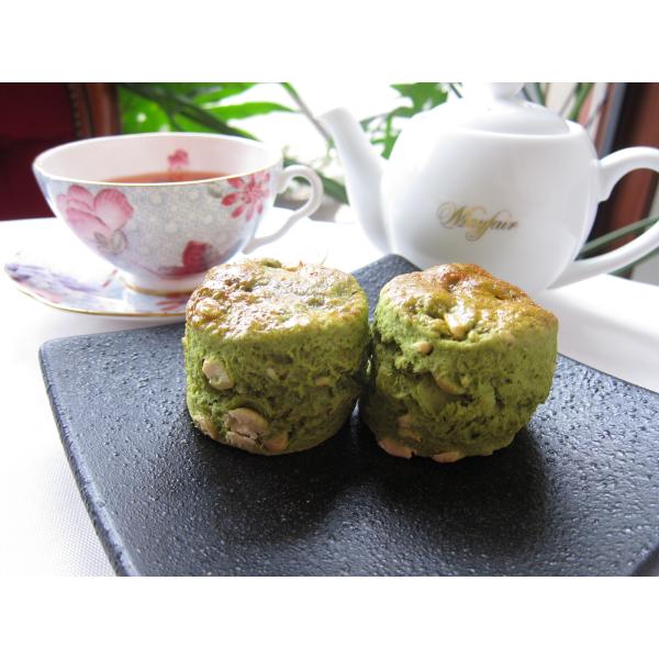 カシューナッツを入れた抹茶スコーンの冷凍生地です。ほろ苦い抹茶の味と香ばしいカシューナッツの香りをお楽しみいただけます。抹茶入りで和の雰囲気もあるので、新年にぴったり。ご自宅のオーブンで焼いて、焼きたてのアツアツをお楽しみください。2026...