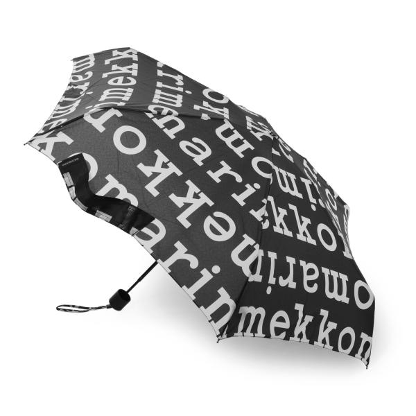 【アウトレット】マリメッコ / marimekko / 折りたたみ傘モデル：MINI MANUAL LOGOサイズ：約全長54cm×親骨52cm×折りたたみ16cm素　材：100%ポリエステルカラー：BLACK×WHITE ブラック品　番：...