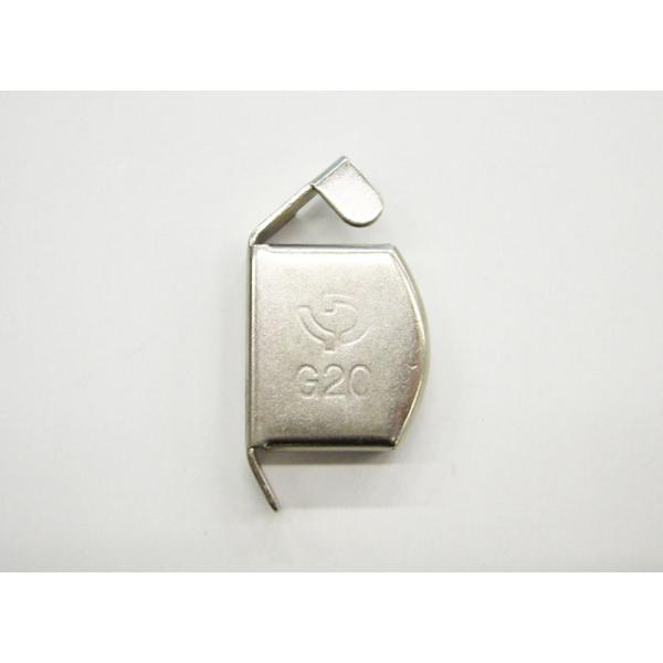 生地端を沿わせて一定の縫い代で縫うガイドとして使用します。マグネット付きで簡単に移動できます。強力マグネットで針板に固定できます。針板が鉄製の家庭用ミシンでも使用できます。【対応機種】HZL-28/HZL-40/HZL-40N/HZL-J5...