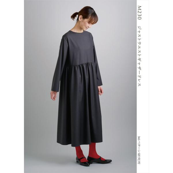 ◆商品説明ジャストウエストの切り替えからたっぷりとしたギャザーが特徴のシンプルであきのこないロングワンピース。身幅、肩幅、袖幅が広く、身体のラインを拾わないゆとりのあるサイズ感。袖はテーパードラインの長袖、ネックラインは浅めで横に少し広く、...