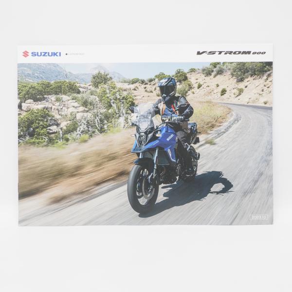 スズキのVストローム800の総合カタログです。2023年10月発行で綺麗な状態です。保存版にぜひ！！ノークレームでお願いします。※ご覧いただいている環境で、色合い等が画面と現物で多少異なる場合がございます。カタログ 雑誌 冊子 説明書