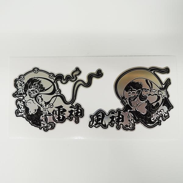 スマホやタブレットのデコレーションにちょうどいいかっこいい風神雷神マットミラーステッカーセットです。2枚セットでのお届けです。箔押しのような高級感のある素材です。小さめサイズでワンポイントに丁度いいです。サイズは画像を参照してくださいステッ...