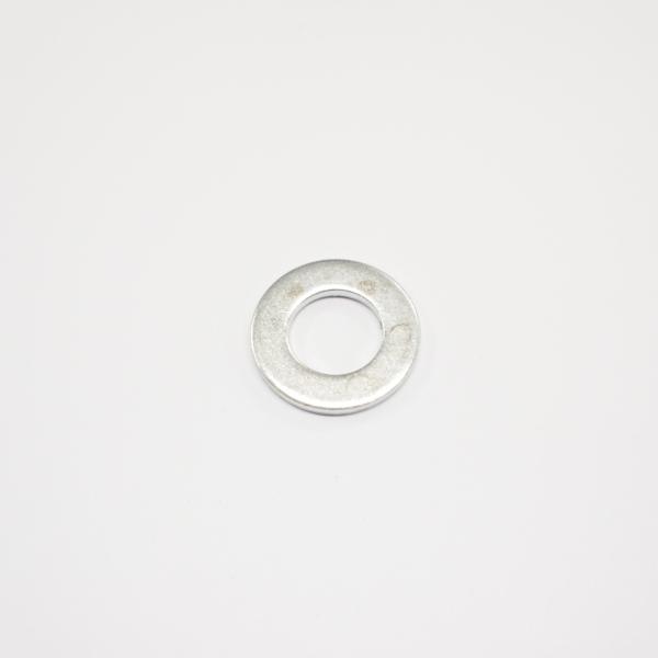 scootopia製のリアブレーキペダル根元部分のワッシャーです。サイズも微妙なのでちょうど良いサイズの物がなかなか見つかりませんが、コレならピッタリ装着可能です。 小さいパーツですがないと困るパーツです。scootopiaの物で品質は良い...