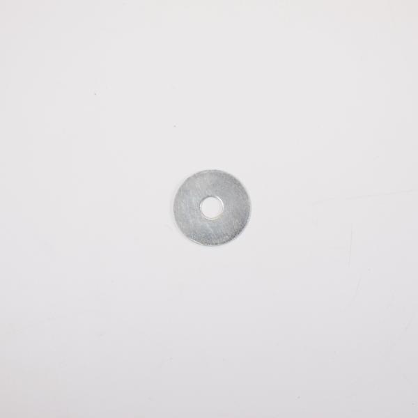 ランブレッタのキックスターターピストン部分のワッシャーです。スプリングを押さえるパーツです。古くなって変形していたりすることもありますし、キックシャフトの交換した時に交換しておきたくなるパーツです。直径18mm、厚み0.5mm