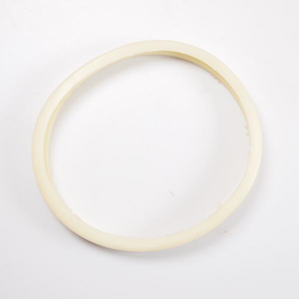 casa Lambretta製メーターガスケットです。カラーはホワイトです。3型のメーター全般に使用できます。色を気にしなければGPにも使用可能です。ハンドル周りのリフレッシュ、メーターレンズの交換等する際に一緒に交換したくなる部分です。