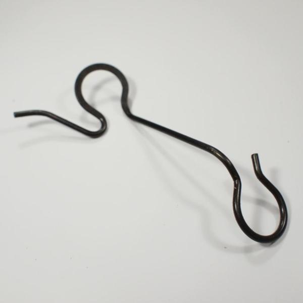 ランブレッタ1/2型、3型前期に使われていたワイヤーガイドです。チョークレバーのところに付いているガイドです。あまりこだわる部分でもないとは思いますが、このあたりの部品も適当な物よりはこういった部品を使用することをお勧めします。※表面処理を...