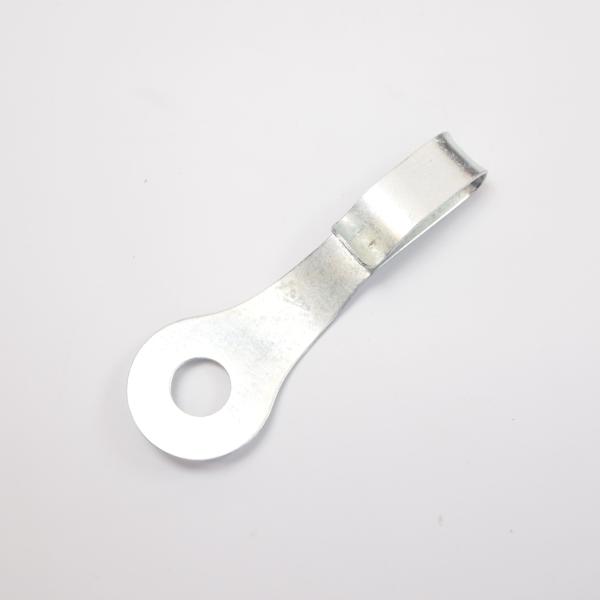 ランブレッタのフロントブレーキケーブルガイドです。1962年以降くらいの3型用です。それ以前のモデル、初期型にはガイドがフォークに溶接されていますが、ガイドが付いていないモデル用のパーツです。1/2型でもガイドが欠損している場合は、このパー...