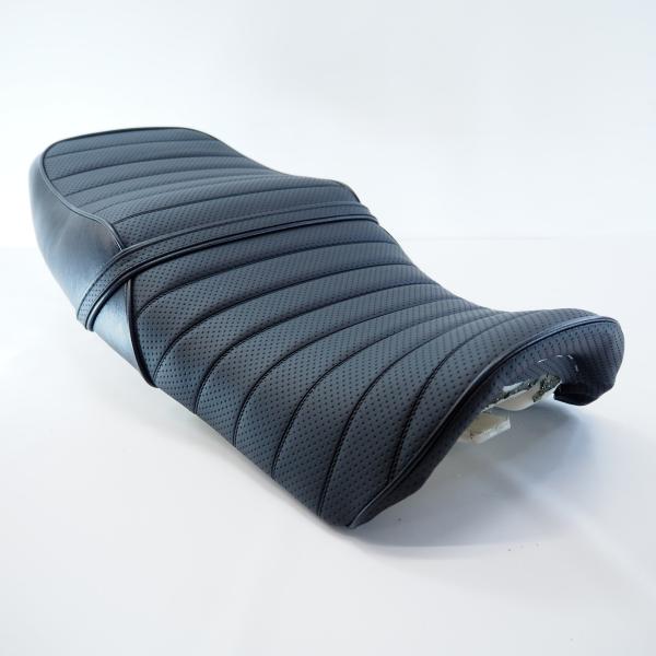 xjr400r rh02j タックロールシート Amazon | XJR400R 後期 鋲打ち 茶ツートン タックロールシート