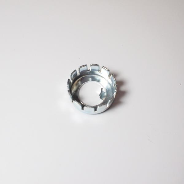 ラージ系に使用できるキャッスルナット用のワッシャーです。クラッチ交換の際再利用せず新品使って組みなおした方が安心です。 取外し時につぶしてしまった方、ナット周りのトラブルが気になっている方必見です。