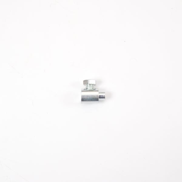 ベスパオールドモデルに使えるケーブルニップルです。ケーブルエンドに差し込んで固定するタイプです。直径2.7mmのケーブルまで使用できます。タイコは太い方が7mm、細い方が4mm、全長11mm程です。モトベカン等にもこのニップルが使用されてい...