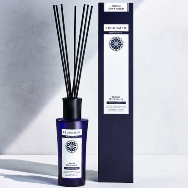 グルーミング・シトラスの香りが空間を爽やかに演出プラウドメン定番人気の「グルーミング・シトラス」の香りで空間を満たす、ルームディフューザー。洗練されたシトラスの爽やかさと落ち着きを秘めた香りで大人の空間を演出します。洗練された爽やかさと落ち...