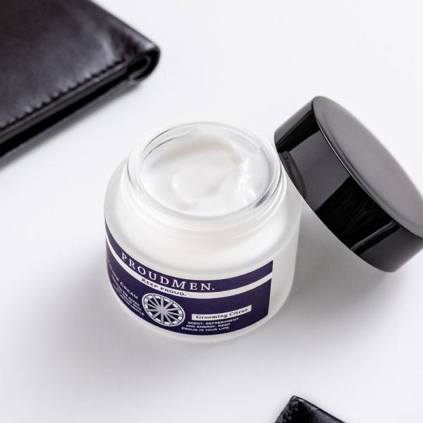 【パッケージデザインが変更となりました】※販売名、JANコード、価格、効能効果には変更ございません。手で塗れる。ほのかに、香り広がる。有機溶剤を使用せず、厳選したスキンケア成分のみで作りました。地中海を思わせる、爽やかで奥行きのある「グルー...