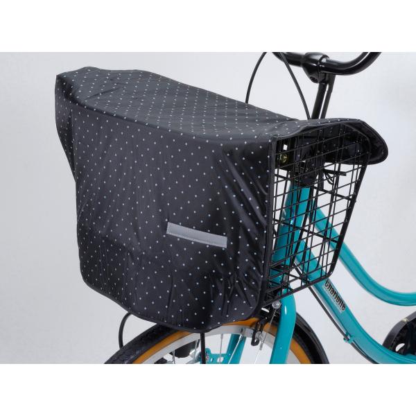 雨や荷物の飛び出しを防ぐ、シェードタイプの前カゴカバー。取付けヒモをカゴ上部へ結んだら、フックをカゴ下部に引っ掛けるだけで使用できます。使わないときは本体を丸めて、面ファスナーで固定すればコンパクトに収納。・表面:はっ水加工・裏面:防水加工...