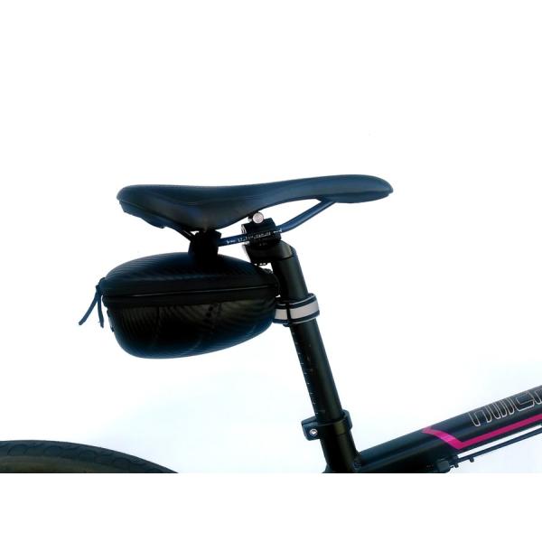 ■サイズ 高さ105×幅90×奥160mm■カラー カーボン調ブラック■スペアーパーツやハンディーツール自転車ロックや小銭入れ等を収納。スポーツバイクをお使いの方に最初に揃えてほしい一品です。 収納スペースが足りない方はトップチューブ用　ツ...