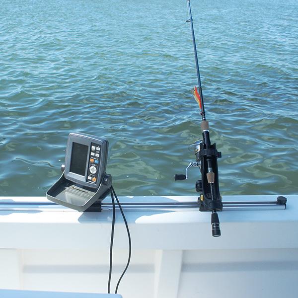 【おすすめポイント】限られたスペースを有効活用！ボートのブルワークの側面や上面に取り付けるアルミレールです。好みのアタッチメントスライダーセットを選んでレールに取り付けることで、フィッシングライフを快適にサポートします。レール上は、自由に左...