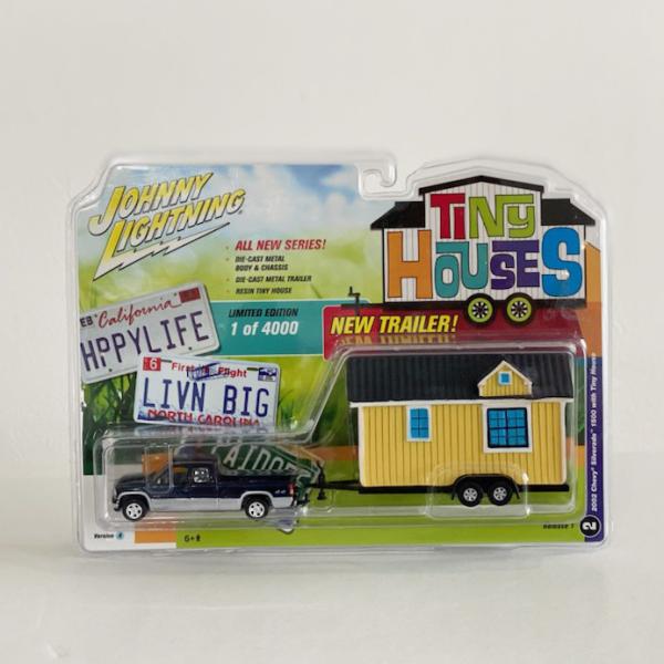 JOHNNY LIGHTNINGyWj[CgjOz2002 CHEVY SILVERADO 1500 WITH TINY HOUSE ~jJ[