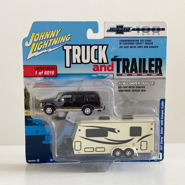 JOHNNY LIGHTNING ジョニーライトニング 1997 Chevy Tahoe with Camper