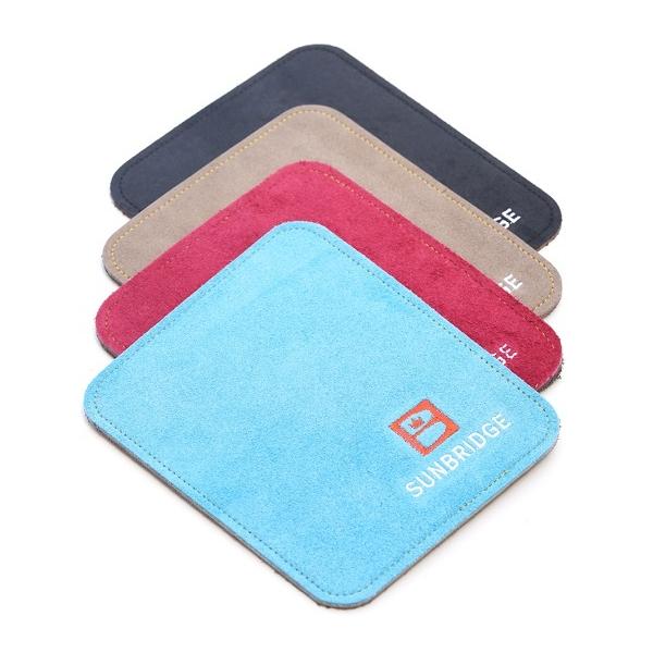 ∞ ピュアパッド 　サンブリッジバージョン∞● メーカー：サンブリッジ● サイズ：縦180mm × 横150mm● カラー：4色・ピンク、ブルー、グレー、ブラック● 材質：二重構造の天然バッファローレザー● 本体価格：２,６４０円（税抜価格...