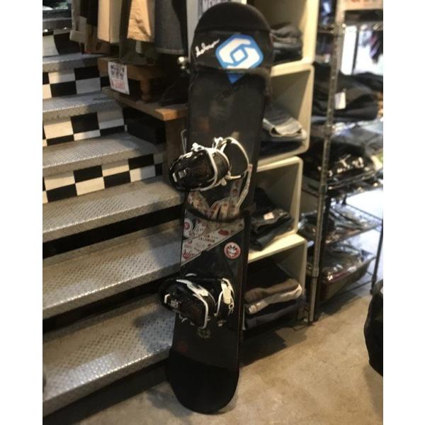 ランク付け  CD状態  salomon サロモン SNOWBOARDS ビンディング付き スノーボード中古品。現状品。表面ひび割れあり。表面のみのひび割れなので使用可能です。写真に写っているもので全てです。表記サイズ  -実寸サイズ  全...