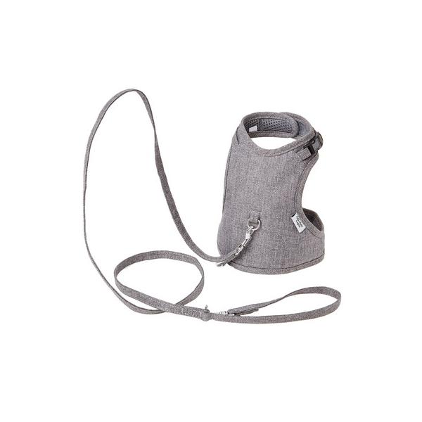 背中側からとめるのでうさぎを怖がらせず装着がしやすい。かわいすぎないシックなデザイン。すぐにお散歩が楽しめる便利なリード付セット。仮係留できる。短引きできる。