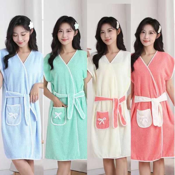 お風呂上りに羽織るだけ。フレンチスリーブバスローブふんわり柔らかな肌触りに吸水速乾のマイクロファイバー生地を使用体や髪が濡れていても着れるので、バタバタしがちなお風呂上りでもとっても楽ちん◎窮屈感のないゆったりとしたサイズ感に、フレンチスリ...