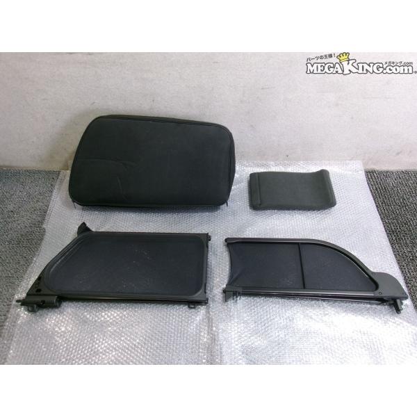 フェラーリ ウィンドディフレクター カー用品 ケース付 中古品 フェラーリ ウィンドディフレクター カー用品 ケース付 中古品