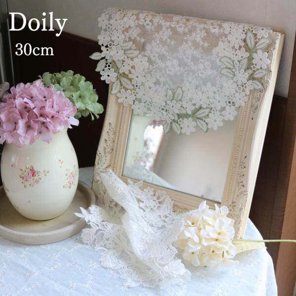 レースドイリーローズフロテ/クリスタルマーガレット繊細なチュールレースのドイリー2点です。ローズフロテはオフホワイトの上質なチュールレースに周りに薔薇のモチーフレースをあしらい、裏側にとても淡いベージュのチュールレースを重ね合わせ。まるでベ...