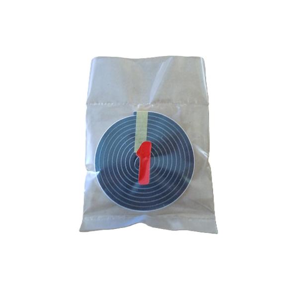 ナビやオーディオの取り付けなので、金属音の軽減！片側がテープ付きで貼り付けも楽ちんです。サイズ 長さ 1ｍ 厚み 2mm 幅5ｍｍ