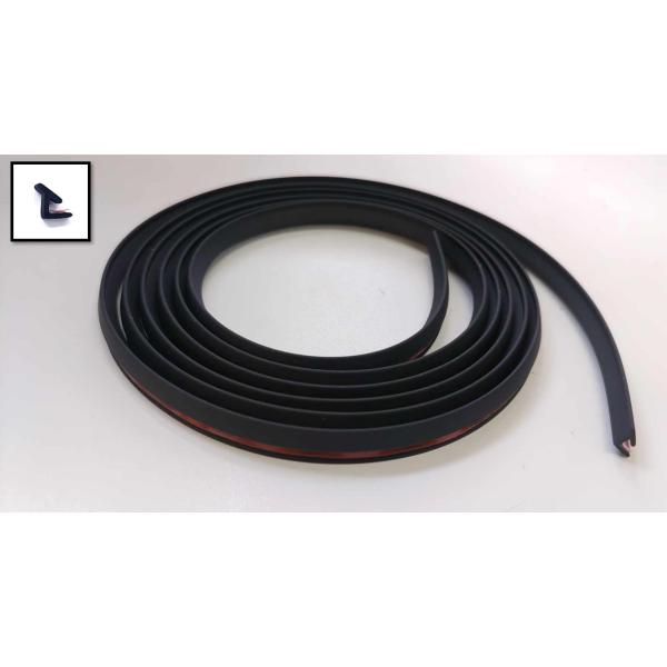 3Ｍの両面テープ付き!車のボディーとエアロのすき間などにご使用下さい。※材質　TPO注意事項◆長期保管、温度、湿度によりセパレータが浮き上がることがあります。◆コーティング加工されている箇所は、接着しない場合があります。モールを製品に貼り付...