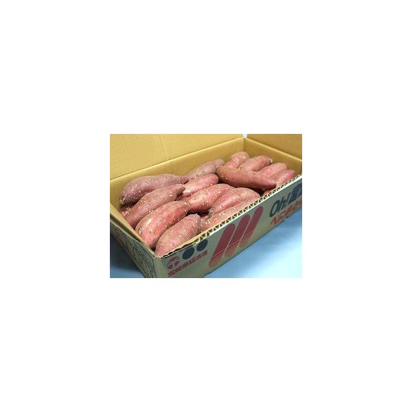 宮崎県下では近年栽培が開始されたさつまいも「べにまさり」は、赤紫の表皮に黄色みを帯びたクリーム色の果肉で、繊維質が少なくなめらかな食感ながらも、程よいホクホク感も兼ね備え、上品な甘味が特徴です。この特徴から焼き芋やふかし芋はもちろん、料理や...