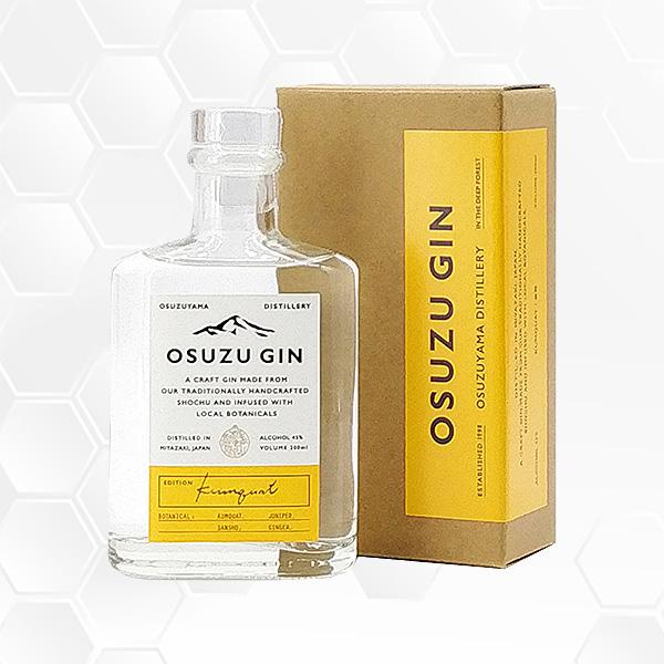 尾鈴山蒸留所が新たに挑戦する新ジャンル「ジン」の第二段「OSUZU GIN Kumquat」。宮崎県産の無農薬「金柑」を贅沢に使用。主役の「金柑」を引き立てるため、ボタニカルはシンプルにジュニパー 、山椒、生姜を使って尾鈴山蒸留所の本格焼酎...