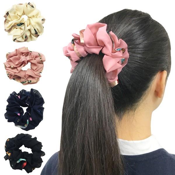 シュシュ スカーフ柄の縁取り付きシュシュ まとめ髪 スカーフプリント アイボリー ピンク 黒 ブラック 青 ブルー 紺色 ネイビー 168 25 F メロウストア 通販 Yahoo ショッピング