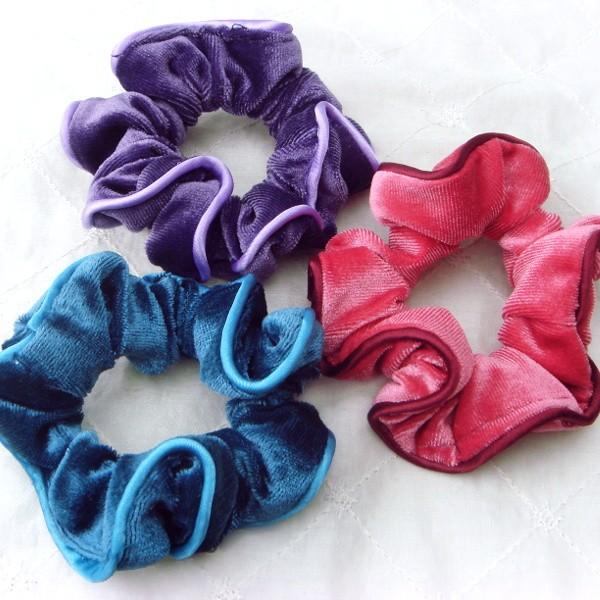 シュシュ ベロア調パイピングシュシュ ベルベット ベージュ ピンク 赤