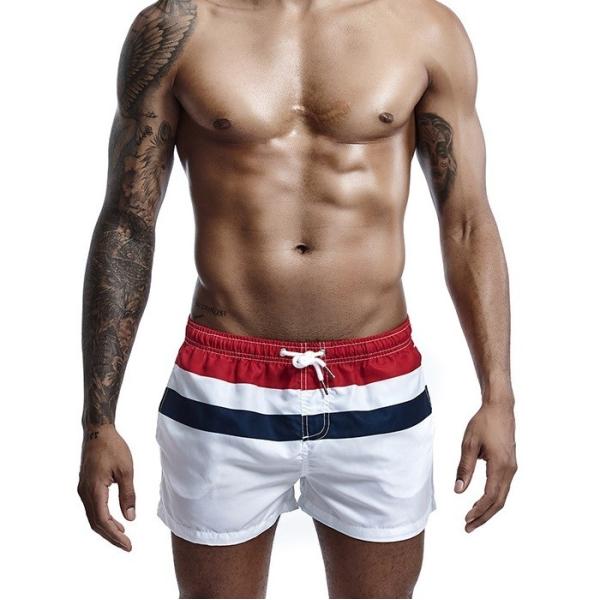 【3980円以上お買い上げ送料無料】爽やかストライプのトランクスタイプ男性水着（海パン）です。軽量で速乾の素材で履き心地抜群。両サイドにポケットが付いており、マリンアクティブティの他、普段の部屋着としても最適の水陸両用ハーフパンツとなります...