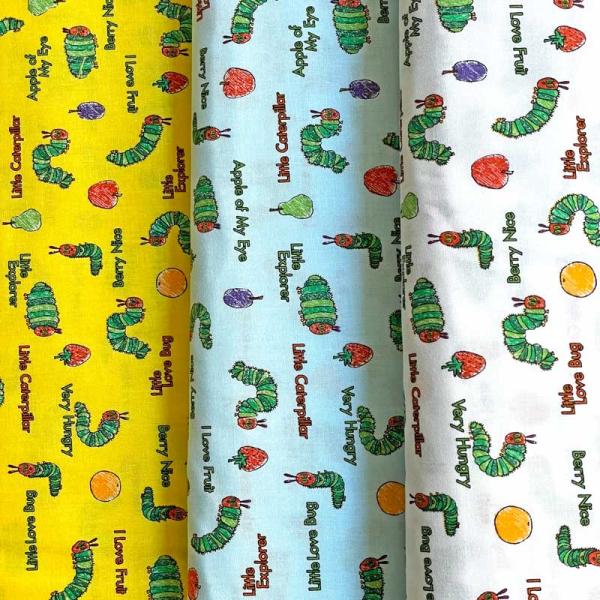 はらぺこあおむし 英字スケッチ柄 シーチング生地 イエロー・サックス