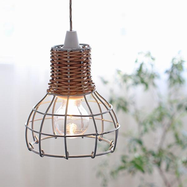 品番Dusaule / デュソールラウンドシェード ハングランプ タイプ2サイズシェード：約 φ150×h170mmランプ：約 φ55×h175mmコード：約 1050mm電源単4電池×3本 ※電池は付属しておりませんランプ性能LUMEN ...