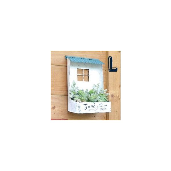 白いベースに3色のトタン屋根が映えるシャビープランターのご紹介です。■ナチュラルテイストなかわいいデザインに反して素材はなんと無骨でジャンクなオイル缶。■不要になったシンナー缶を半分に切り落としてリサイクルしています。■長く愛用されて塗装が...