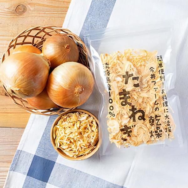 商品詳細：甘くておいしい自慢の乾燥たまねぎ保存方法：日の当たらない涼しい場所で保存して下さい。原産地：兵庫県　淡路島原材料：たまねぎ調理方法：サラダ・炒め物・スープなど様々な用途でお使い頂けますいろんな料理に大活躍クリックポストでの発送にな...