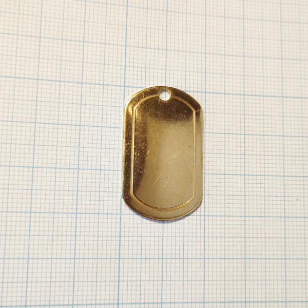 彫金用パーツ　スタンピングブランクプレミアム無地プレート＊真鍮Brassボーダードッグタグサイズ：約31ｍｍ x 19ｍｍ※穴はプレスによる若干のひずみが出ています。Made in USAプレミアムプレートは表面が美しくエッジ処理済みの厚み...